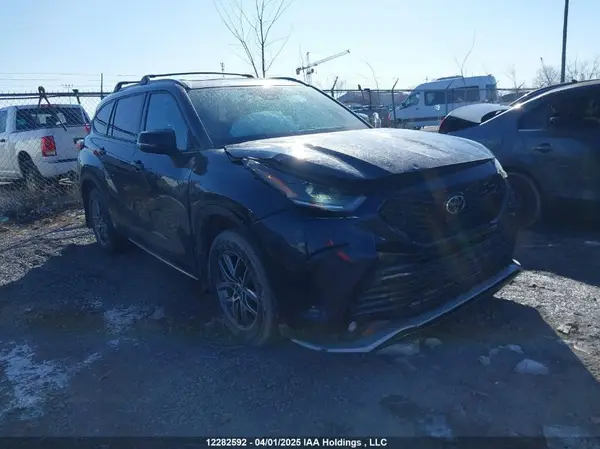 5TDLZRBH0NS252295 2022 TOYOTA HIGHLANDER - Image 1