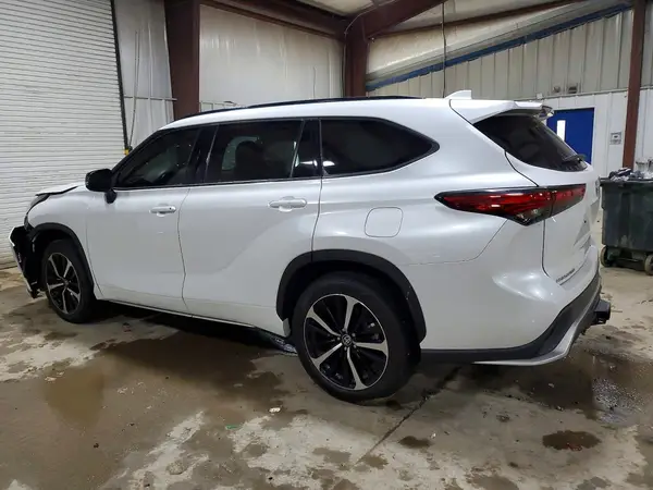 5TDLZRBH0NS253544 2022 TOYOTA HIGHLANDER - Image 2