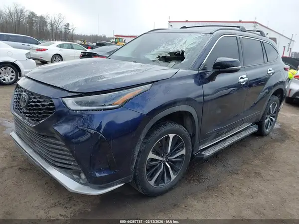 5TDLZRBH1MS067106 2021 TOYOTA HIGHLANDER - Image 2
