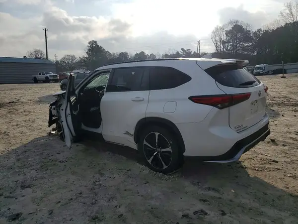 5TDLZRBH1MS080745 2021 TOYOTA HIGHLANDER - Image 2