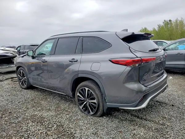 5TDLZRBH1MS110049 2021 TOYOTA HIGHLANDER - Image 2