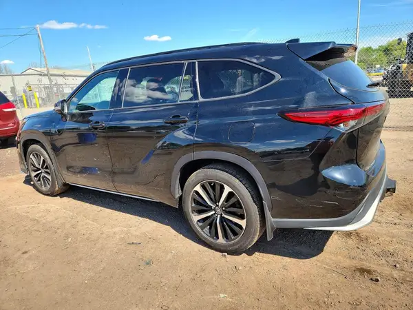 5TDLZRBH1MS146386 2021 TOYOTA HIGHLANDER - Image 2