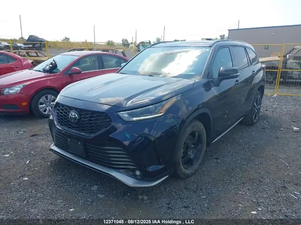 5TDLZRBH1MS149255 2021 TOYOTA HIGHLANDER - Image 2