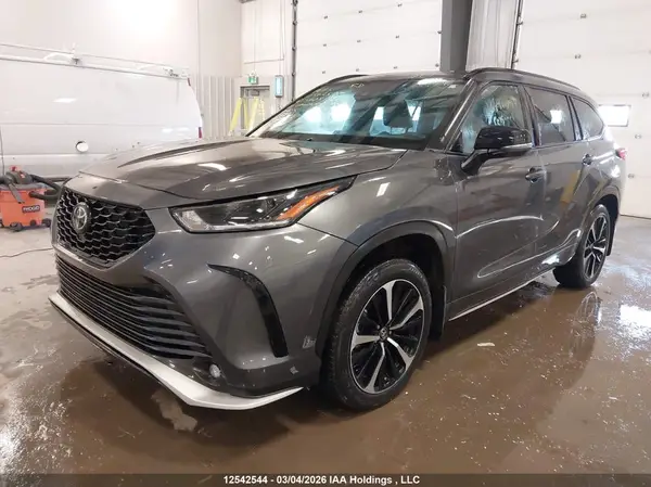 5TDLZRBH1MS154083 2021 TOYOTA HIGHLANDER - Image 2