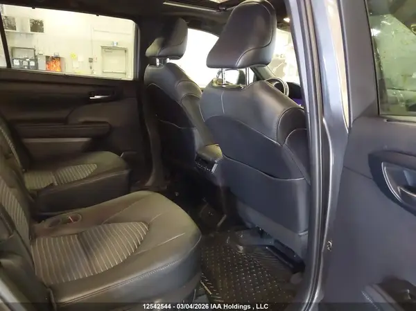 5TDLZRBH1MS154083 2021 TOYOTA HIGHLANDER - Image 8