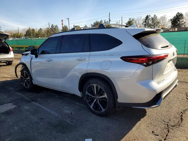 5TDLZRBH1NS164775 2022 TOYOTA HIGHLANDER - Image 2