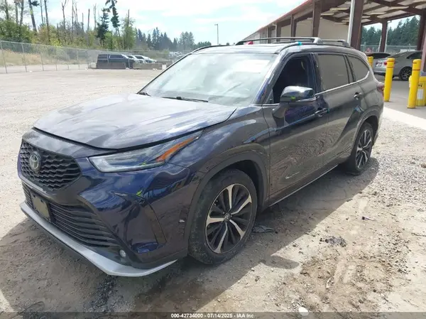 5TDLZRBH1NS180040 2022 TOYOTA HIGHLANDER - Image 2