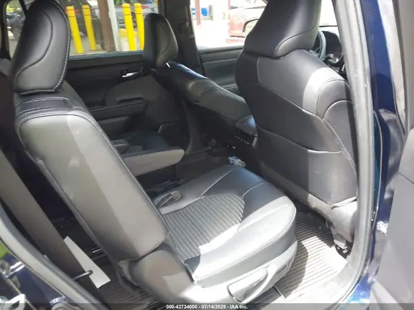 5TDLZRBH1NS180040 2022 TOYOTA HIGHLANDER - Image 8