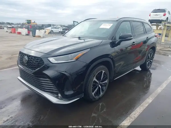 5TDLZRBH1NS189420 2022 TOYOTA HIGHLANDER - Image 2