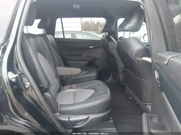 5TDLZRBH1NS189420 2022 TOYOTA HIGHLANDER - Image 8