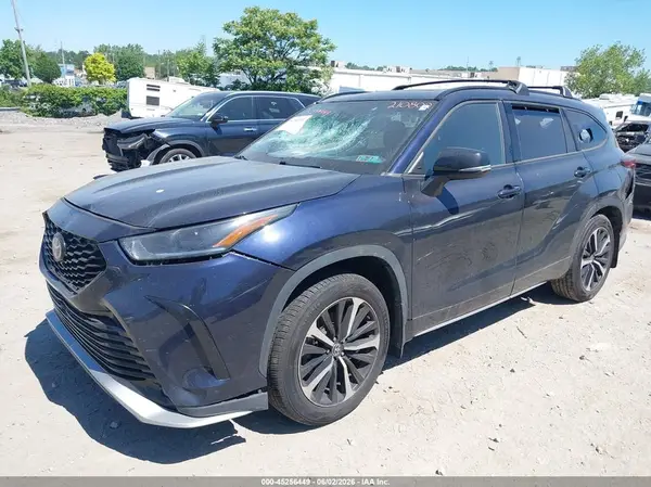 5TDLZRBH1NS210802 2022 TOYOTA HIGHLANDER - Image 2