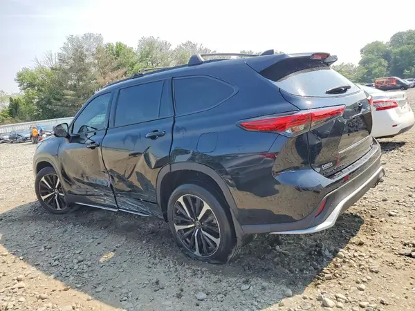 5TDLZRBH1NS235490 2022 TOYOTA HIGHLANDER - Image 2