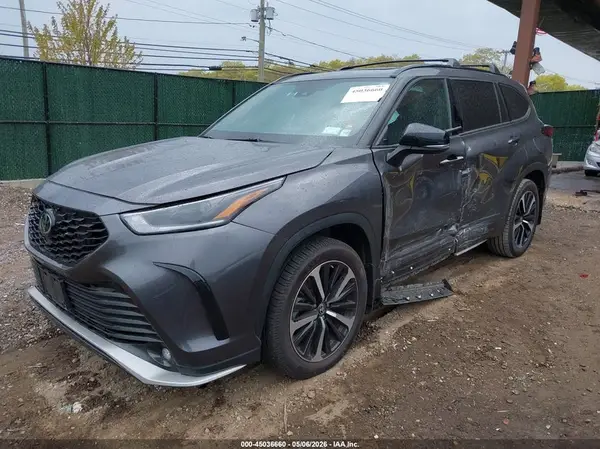 5TDLZRBH1NS237840 2022 TOYOTA HIGHLANDER - Image 2