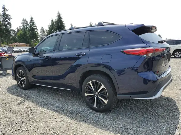 5TDLZRBH1NS242276 2022 TOYOTA HIGHLANDER - Image 2