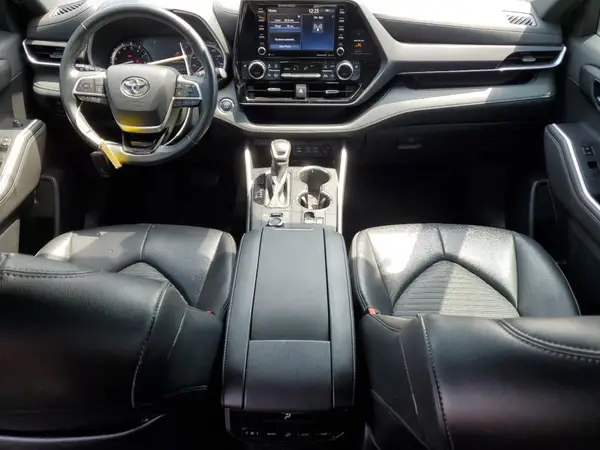 5TDLZRBH1NS242276 2022 TOYOTA HIGHLANDER - Image 8