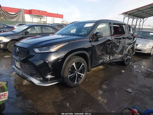 5TDLZRBH1NS244660 2022 TOYOTA HIGHLANDER - Image 2