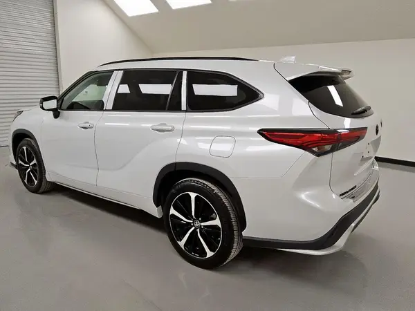 5TDLZRBH1NS245176 2022 TOYOTA HIGHLANDER - Image 2
