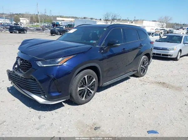 5TDLZRBH1NS248935 2022 TOYOTA HIGHLANDER - Image 2
