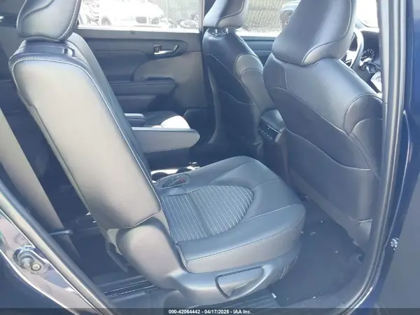 5TDLZRBH1NS248935 2022 TOYOTA HIGHLANDER - Image 8