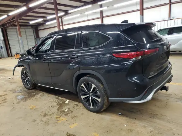 5TDLZRBH1NS256646 2022 TOYOTA HIGHLANDER - Image 2