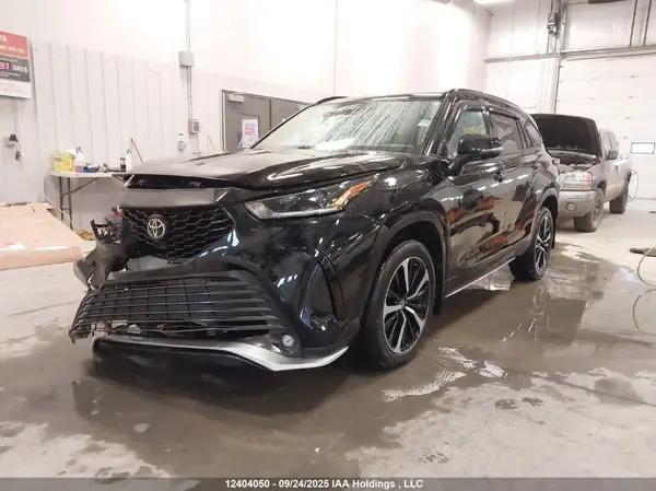 5TDLZRBH2MS093732 2021 TOYOTA HIGHLANDER - Image 2