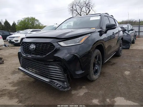 5TDLZRBH2MS104471 2021 TOYOTA HIGHLANDER - Image 2