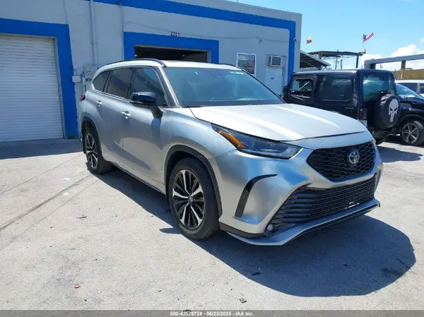 5TDLZRBH2MS113445 2021 TOYOTA HIGHLANDER - Image 1