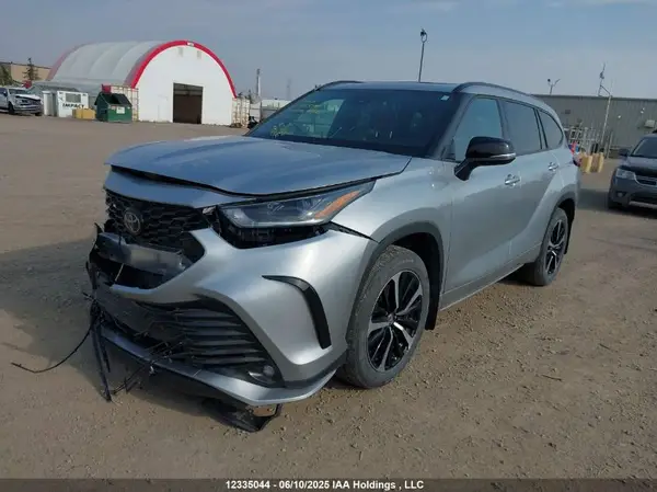 5TDLZRBH2MS121531 2021 TOYOTA HIGHLANDER - Image 2