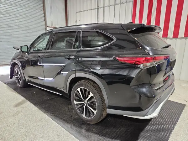 5TDLZRBH2MS146848 2021 TOYOTA HIGHLANDER - Image 2