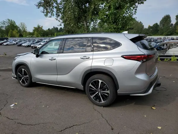 5TDLZRBH2NS173095 2022 TOYOTA HIGHLANDER - Image 2