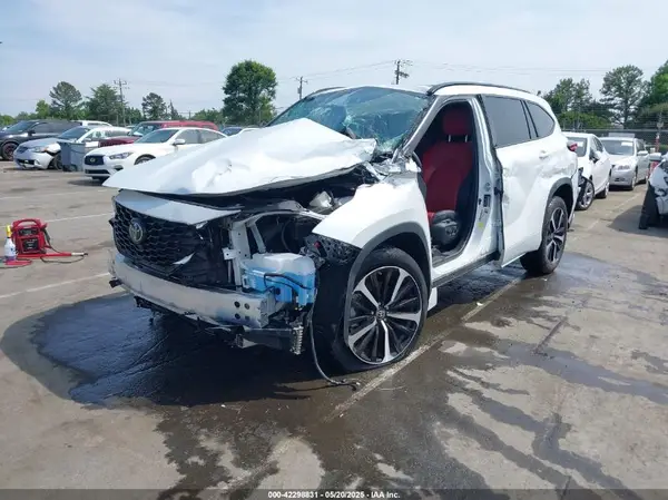 5TDLZRBH2NS189006 2022 TOYOTA HIGHLANDER - Image 2