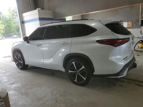 5TDLZRBH2NS206872 2022 TOYOTA HIGHLANDER - Image 2