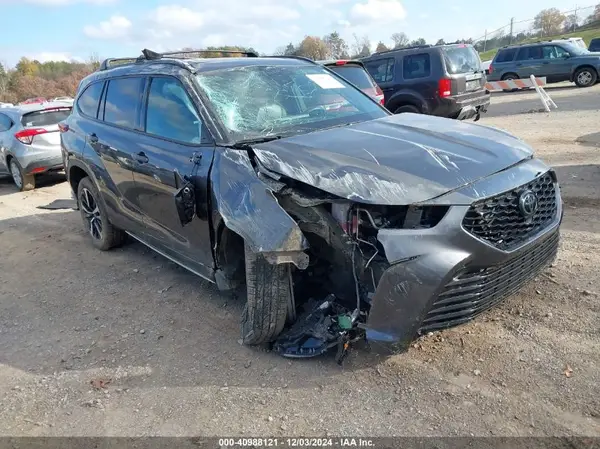 5TDLZRBH2NS218214 2022 TOYOTA HIGHLANDER - Image 1