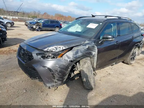 5TDLZRBH2NS218214 2022 TOYOTA HIGHLANDER - Image 2