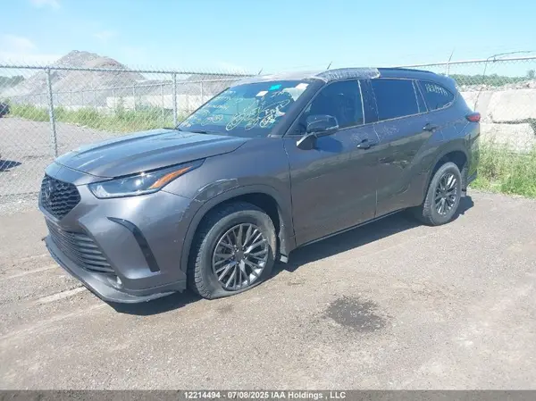 5TDLZRBH2NS226331 2022 TOYOTA HIGHLANDER - Image 2