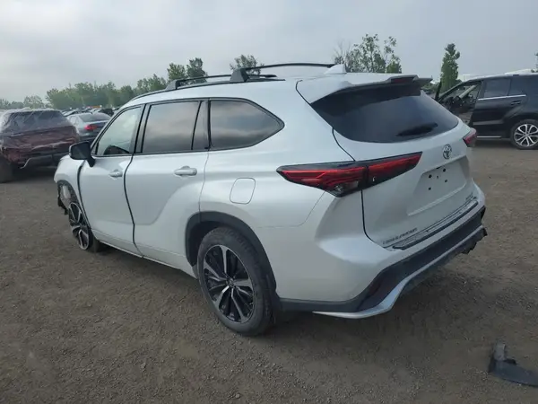 5TDLZRBH2NS248961 2022 TOYOTA HIGHLANDER - Image 2