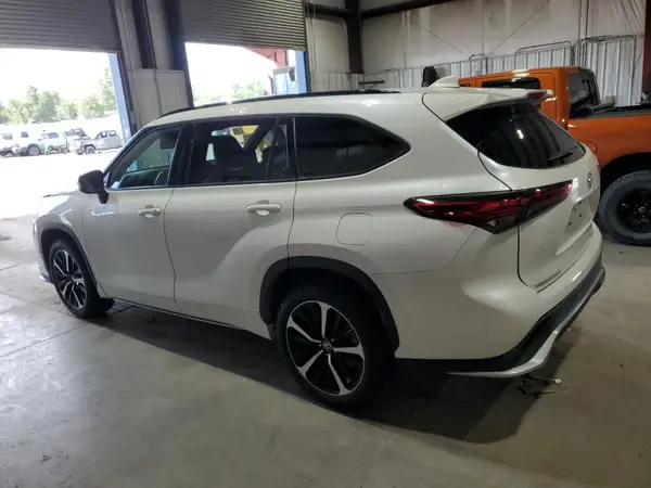 5TDLZRBH3MS056530 2021 TOYOTA HIGHLANDER - Image 2