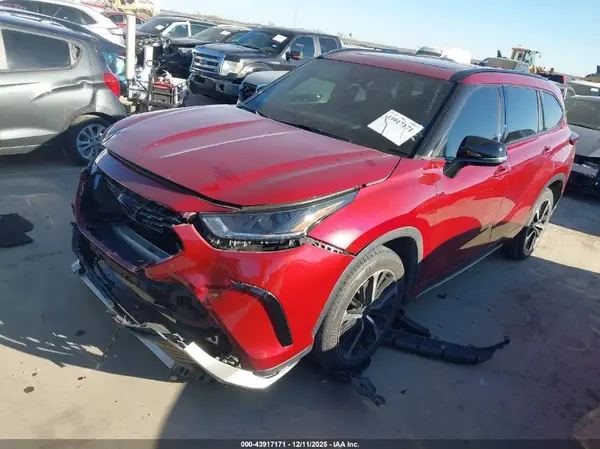 5TDLZRBH3MS063641 2021 TOYOTA HIGHLANDER - Image 2