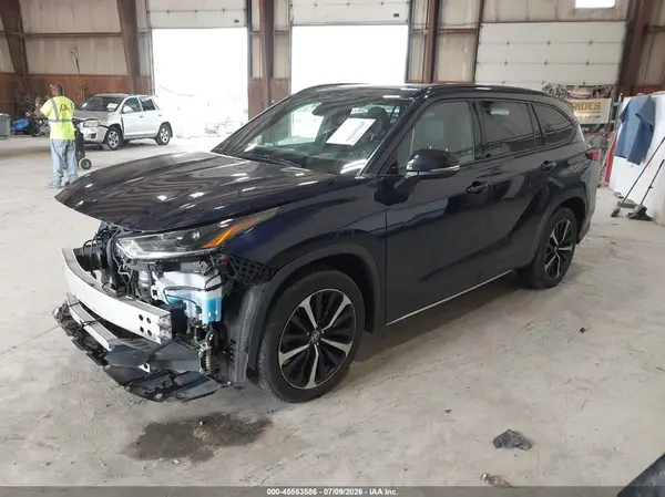 5TDLZRBH3MS065695 2021 TOYOTA HIGHLANDER - Image 2