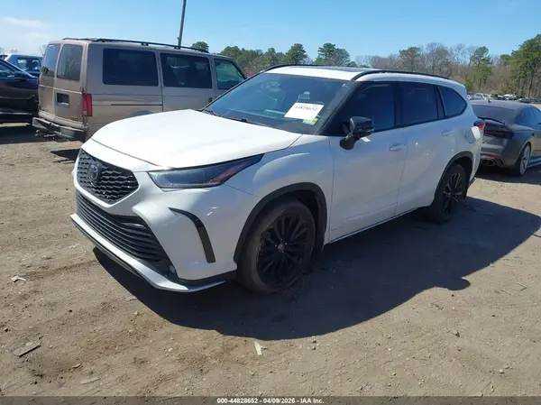 5TDLZRBH3MS085560 2021 TOYOTA HIGHLANDER - Image 2