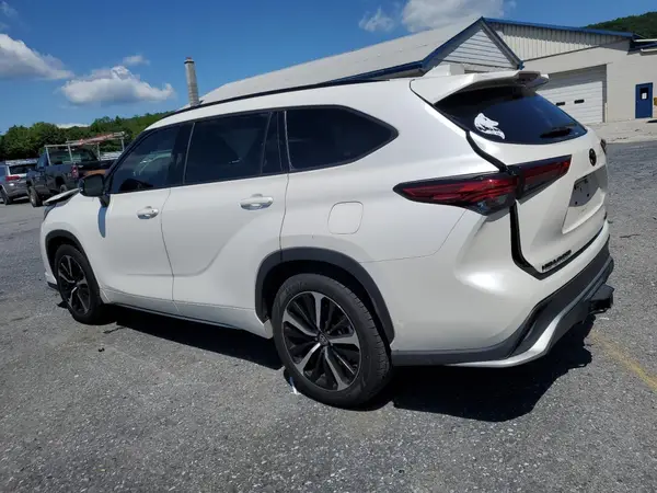 5TDLZRBH3MS108206 2021 TOYOTA HIGHLANDER - Image 2