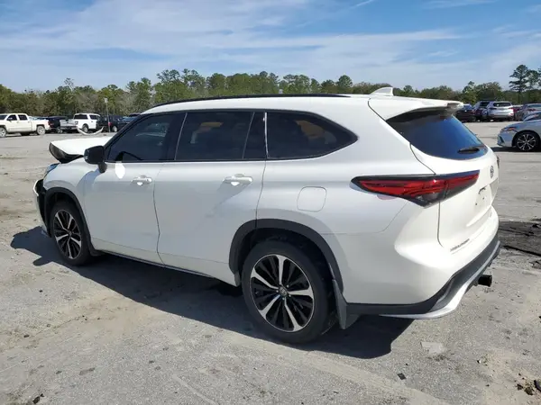 5TDLZRBH3MS116161 2021 TOYOTA HIGHLANDER - Image 2