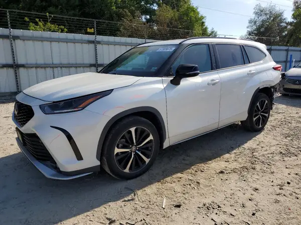 5TDLZRBH3MS122669 2021 TOYOTA HIGHLANDER - Image 1