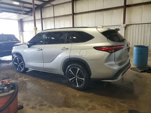 5TDLZRBH3MS138001 2021 TOYOTA HIGHLANDER - Image 2