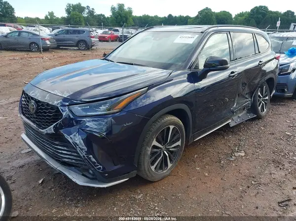5TDLZRBH3MS154814 2021 TOYOTA HIGHLANDER - Image 2