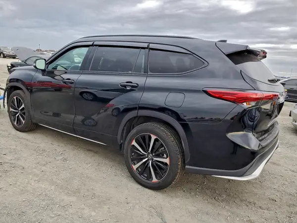5TDLZRBH3MS157583 2021 TOYOTA HIGHLANDER - Image 2