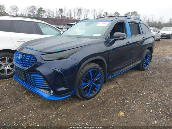 5TDLZRBH3NS187846 2022 TOYOTA HIGHLANDER - Image 2
