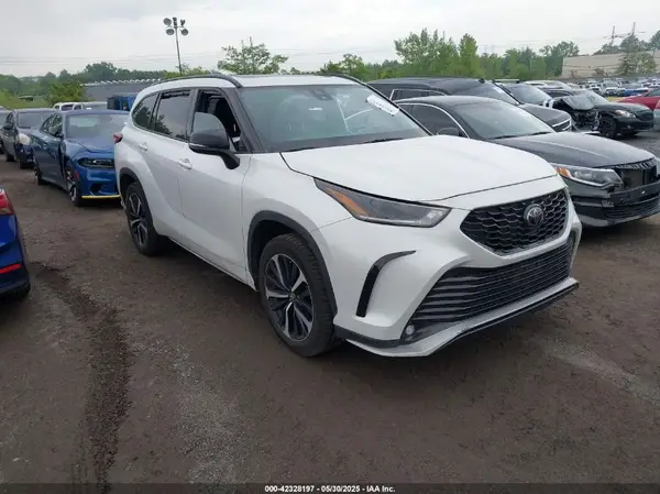 5TDLZRBH3NS202071 2022 TOYOTA HIGHLANDER - Image 1