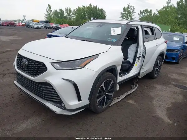 5TDLZRBH3NS202071 2022 TOYOTA HIGHLANDER - Image 2