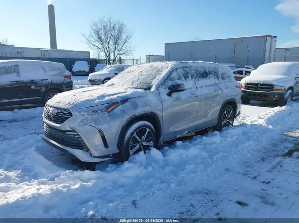 5TDLZRBH3NS216178 2022 TOYOTA HIGHLANDER - Image 2